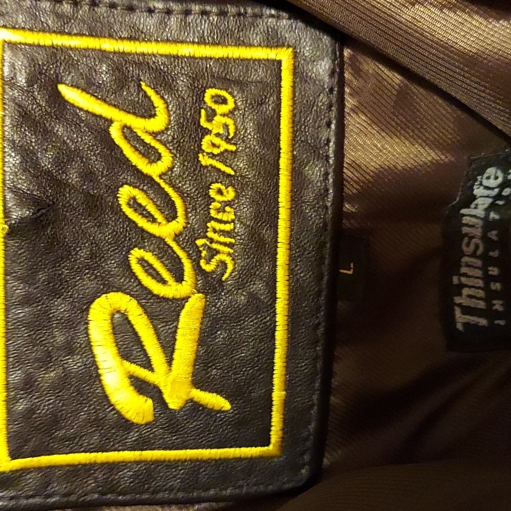 Retro vibes on a like new deep chocolate size L 100% leather jacket from reed.